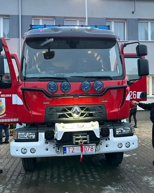 Pożar traw w Stobiecku Szlacheckim – interwencja strażaków