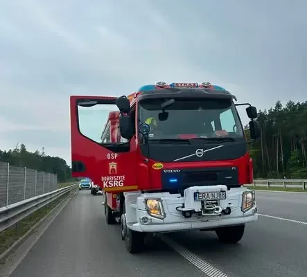 Kolizja na autostradzie A1 w okolicy Dobryszyc – interweniowały służby