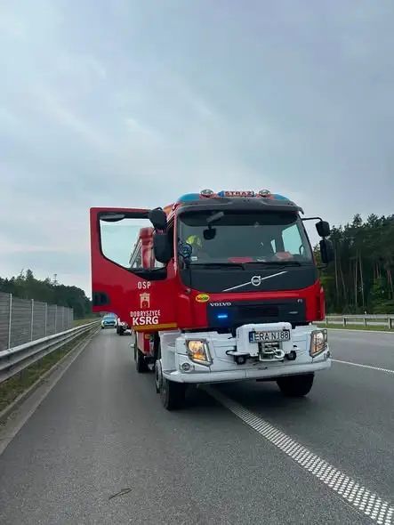 Kolizja na autostradzie A1 w okolicy Dobryszyc – interweniowały służby