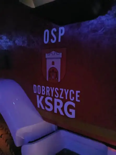 Usuwanie plamy ropopochodnej w Dobryszycach – interwencja OSP KSRG