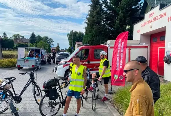 Strażacy z OSP Dąbrówka, Płoszów i Dmenin pedałują dla Kazika – 250 km do Zakopanego