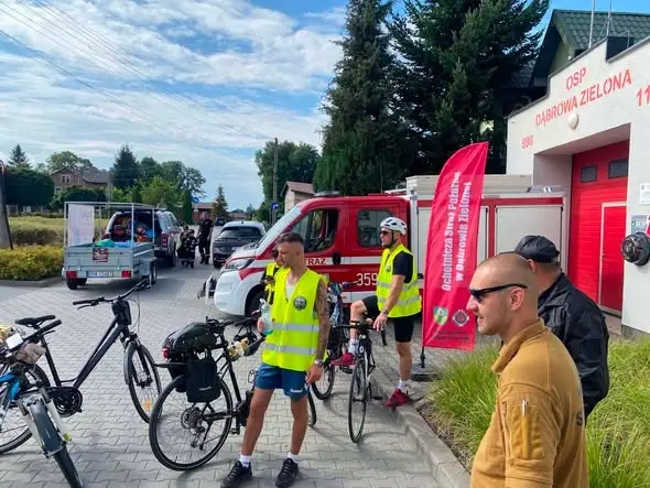 Strażacy z OSP Dąbrówka, Płoszów i Dmenin pedałują dla Kazika – 250 km do Zakopanego