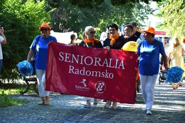 Seniorzy przejęli Radomsko! Rozpoczęły się miejskie Senioralia