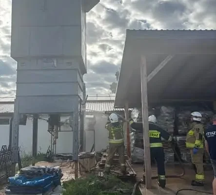 Pożar w zakładzie stolarskim w Odrowążu – szybka interwencja straży