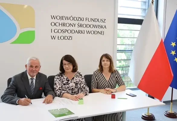 Gmina Kodrąb z nowym wozem asenizacyjnym – podpisano umowę z WFOŚiGW