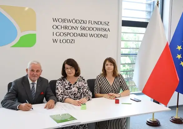 Gmina Kodrąb z nowym wozem asenizacyjnym – podpisano umowę z WFOŚiGW