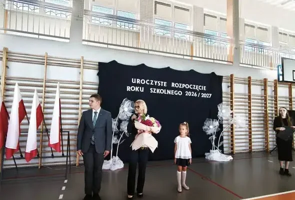 Nowy rok szkolny w gminie Kodrąb: powitanie nowej dyrektor i uczniów