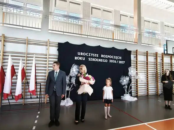 Nowy rok szkolny w gminie Kodrąb: powitanie nowej dyrektor i uczniów