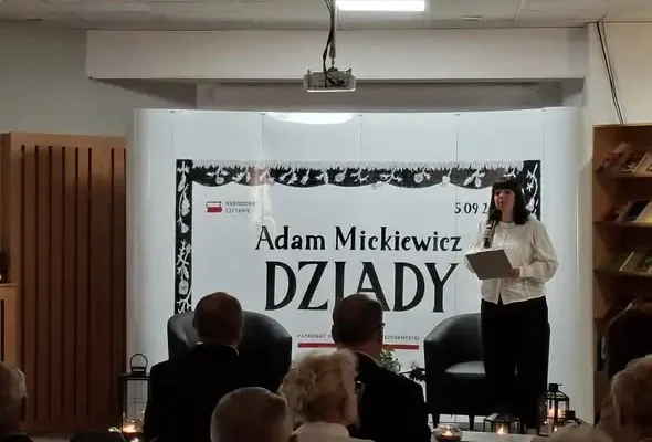 Narodowe Czytanie 2026 w Radomsku: „Dziady” ożyły w bibliotece