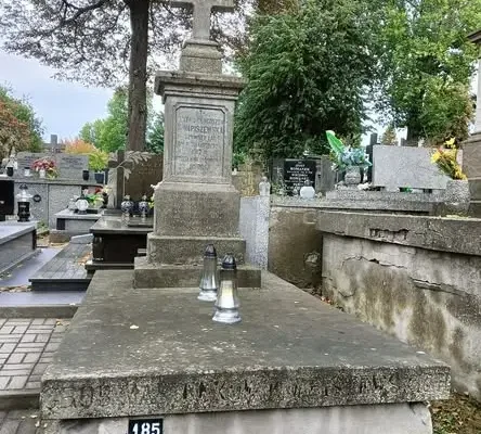 Spacer historyczny po Cmentarzu Starym w Radomsku – hołd dla (nie)zapomnianych Radomszczanek