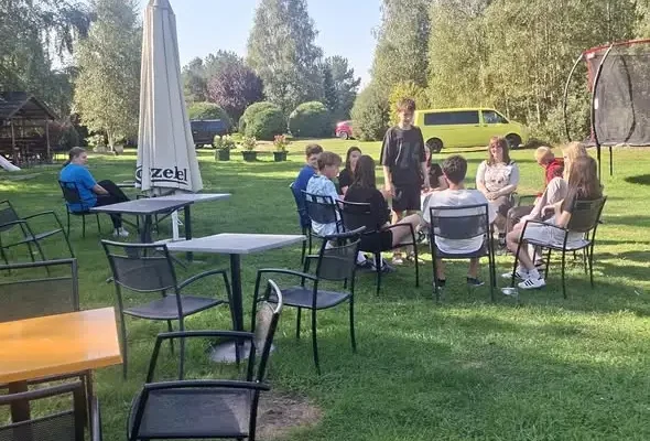 Klasa 8a z PSP nr 4 w Radomsku żegnała lato na Ranczu w Piaszczycach