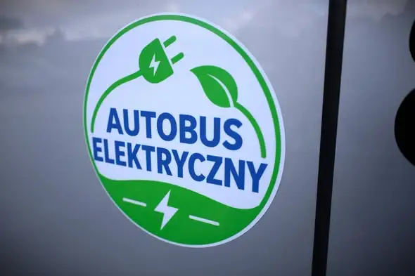 Radomsko stawia na elektromobilność – cztery nowe autobusy już w mieście