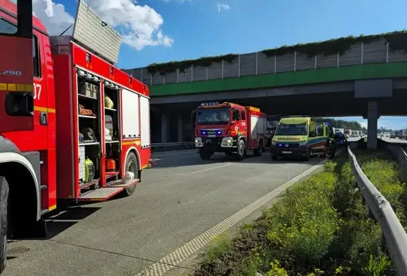 Wypadek na autostradzie A1 pod Radomskiem. Dwie osoby poszkodowane