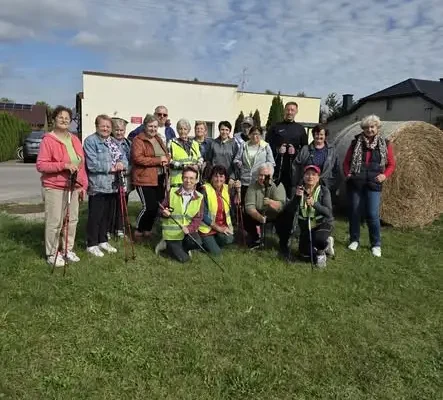 Seniorzy z gminy Lgota Wielka stawiają na Nordic Walking