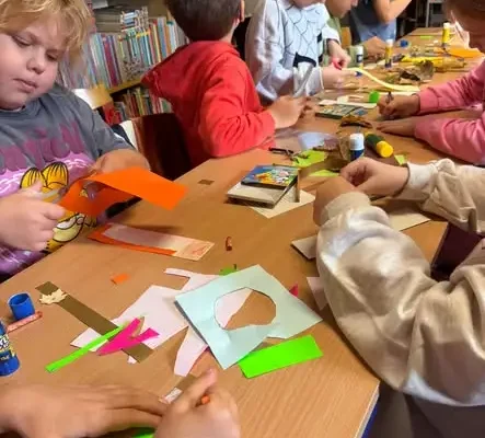 Pierwsza wizyta w bibliotece: uczniowie PSP nr 10 w Radomsku odkrywają świat książek