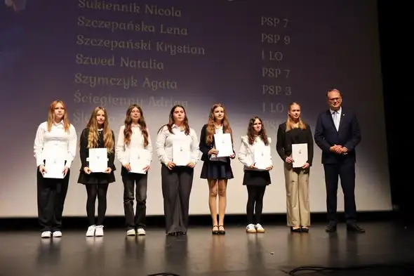Stypendia Prezydenta Radomska dla 99 uczniów za rok szkolny 2024/2025