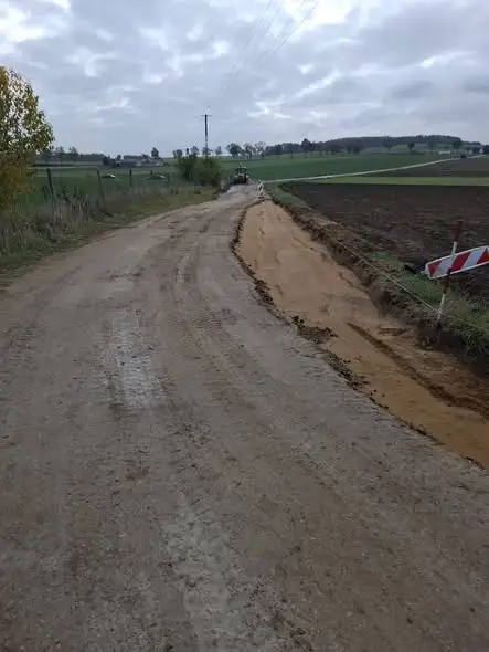 Zakrzew: trwa modernizacja drogi dojazdowej do pól