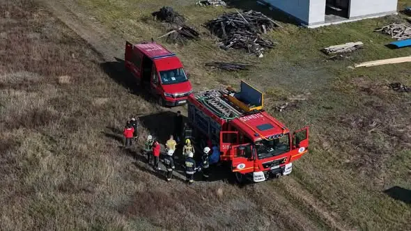 Ćwiczenia bojowe strażaków ochotników z Kamieńska – symulacja pożaru w terenie