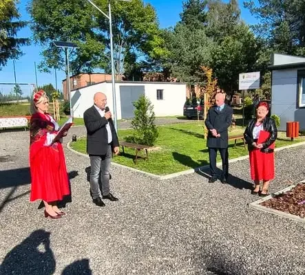 Nowy skwer w Dziepółci oficjalnie otwarty – mieszkańcy świętowali razem