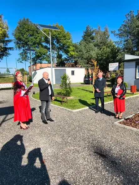 Nowy skwer w Dziepółci oficjalnie otwarty – mieszkańcy świętowali razem