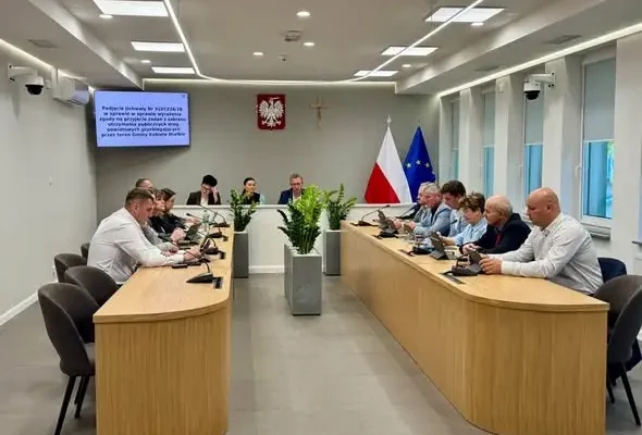 Kobiele Wielkie: sesja nadzwyczajna Rady Gminy – zimowe drogi, plan ogólny i pożyczka na park