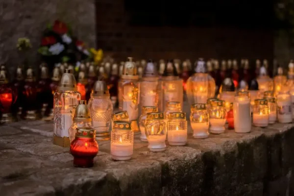 Wszystkich Świętych 2026: Policja apeluje o czujność na cmentarzach i w drodze