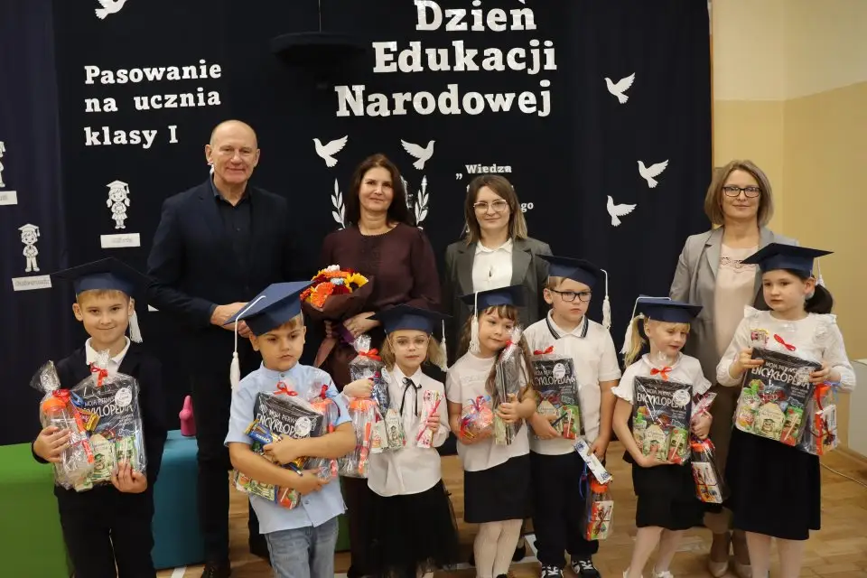 Pierwszoklasiści z Ciężkowic złożyli ślubowanie na sztandar szkoły